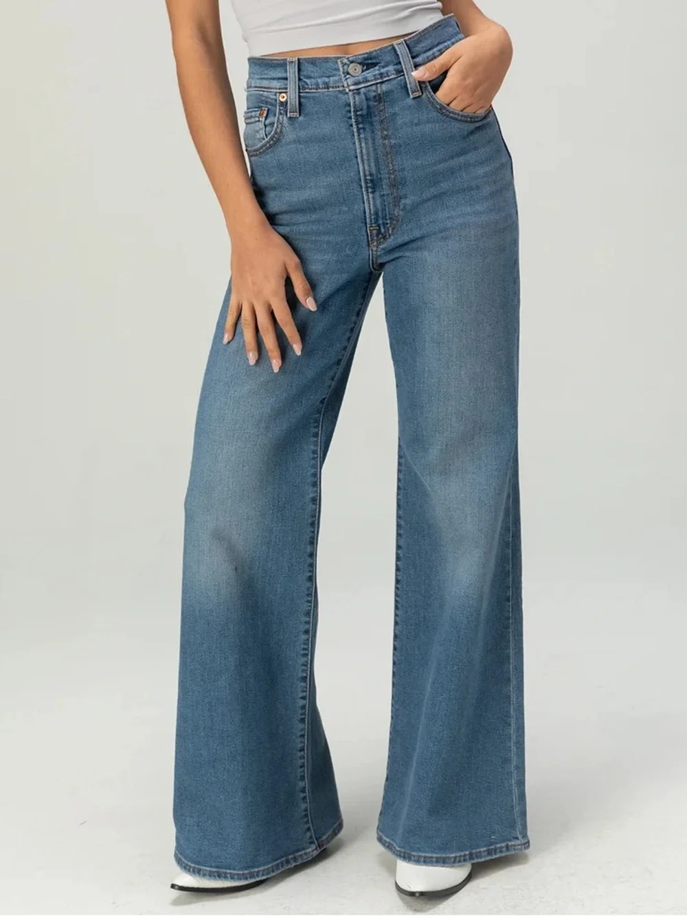 LEVI'S Ribcage Bell Womens Jeans| 28x32 - Picture 2 of 4